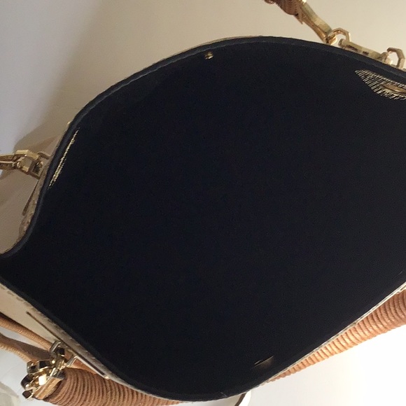 Women’s Handbag - Picture 7 of 8